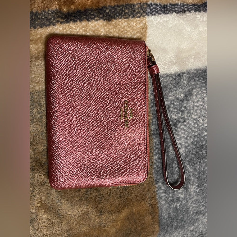 Coach Maroon & Pink Metallic Pebbled Leather Zippered wristlet NWOT